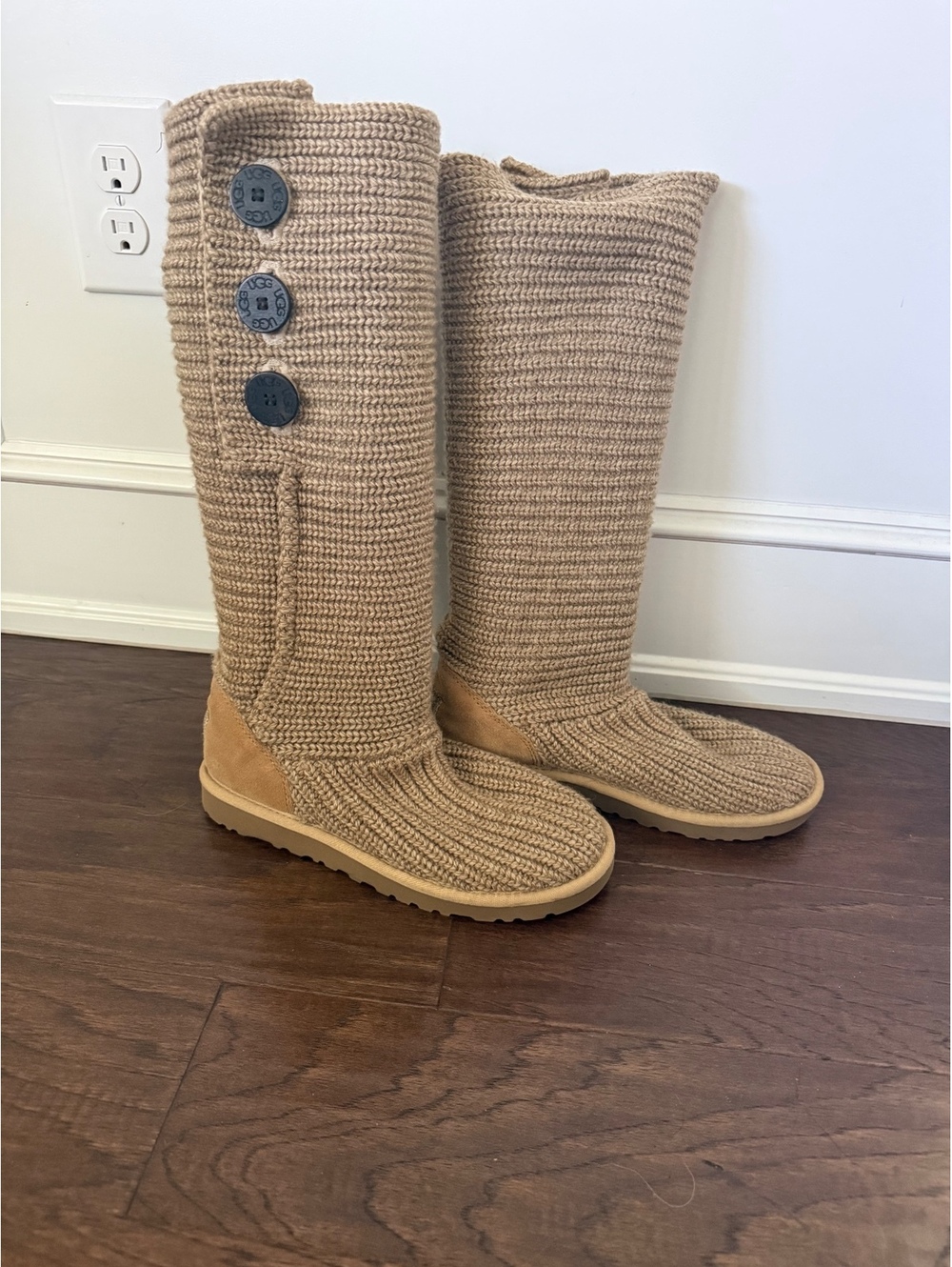 UGG Australia Cardy Womens Beige Knit Boots size 9
